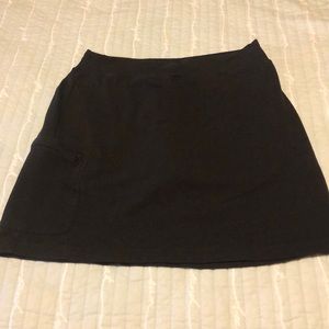 Black Duluth skort w/pockets -women’s size small